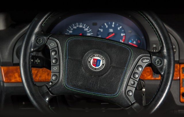 Alpina B10 V8 koeajo detaili