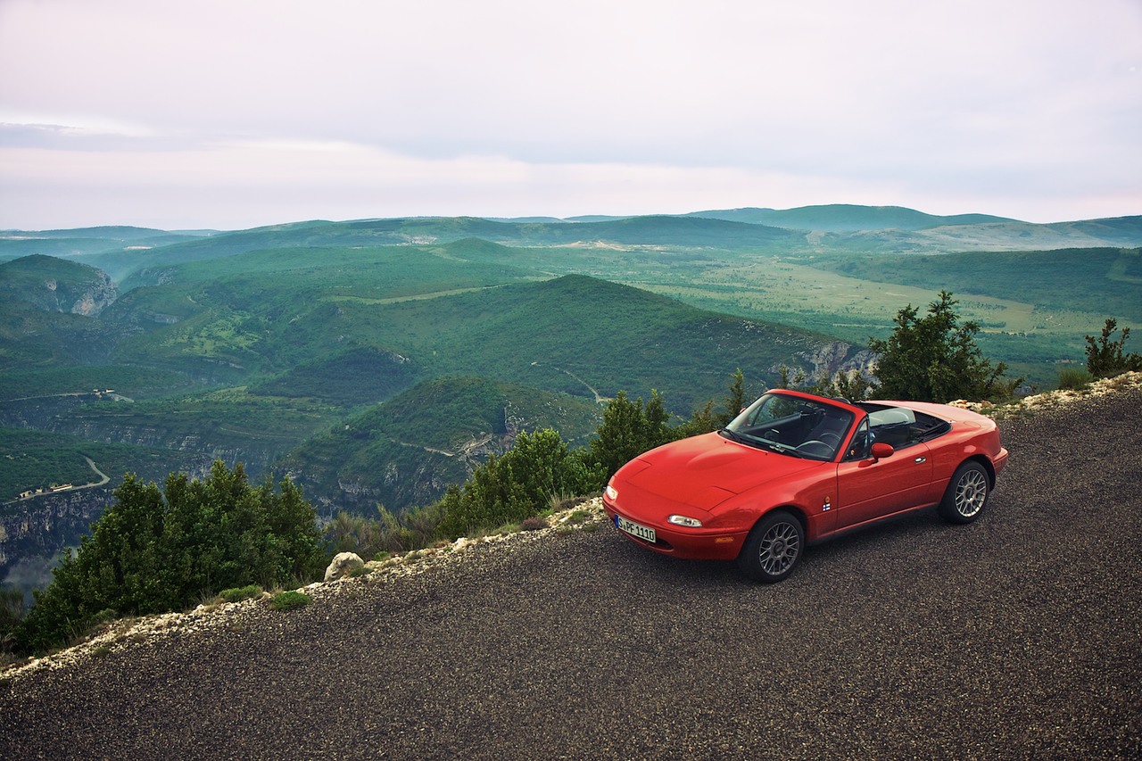Mazda MX-5 maisemissa