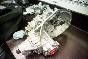 Vaihdelaatikko on ulkoisesti pieni ja yksinkertainen